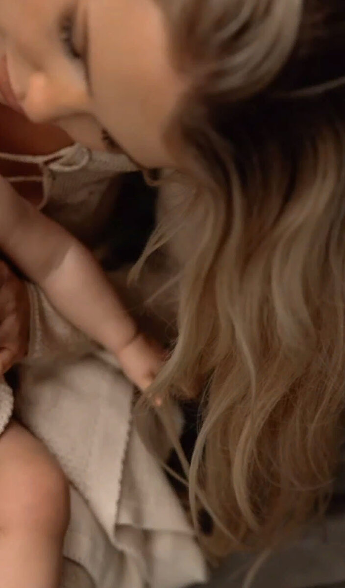    Китти Спенсер рассекретила, что стала мамойСоцсети Китти Спенсер