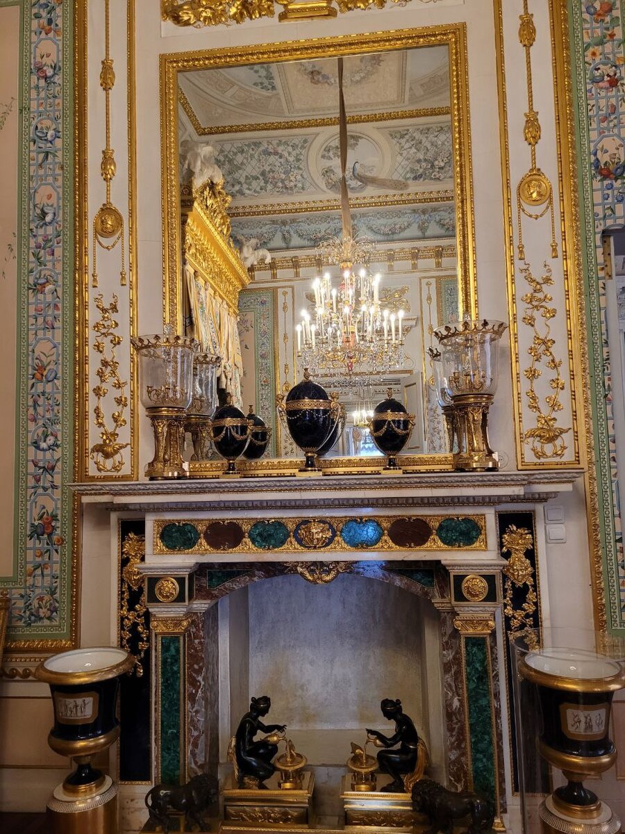 Зимний дворец франческо растрелли иорданская лестница. Большой петергофский дворец растрелли. Где находится дворец впечатлений в спб. Иорданская лестница эрмитажа в санкт-петербурге. Растрелли.