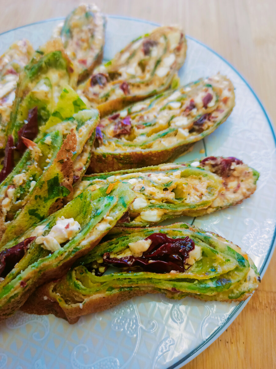 Блины выглядят очень ярко и украсят любой стол!