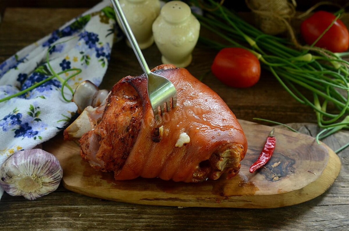 шея свиная запеченная в духовке. окорок свиной запеченный в духовке. свиная в рукаве. свиная рулька джейми оливер. кусок свинины в духовке в рукаве.