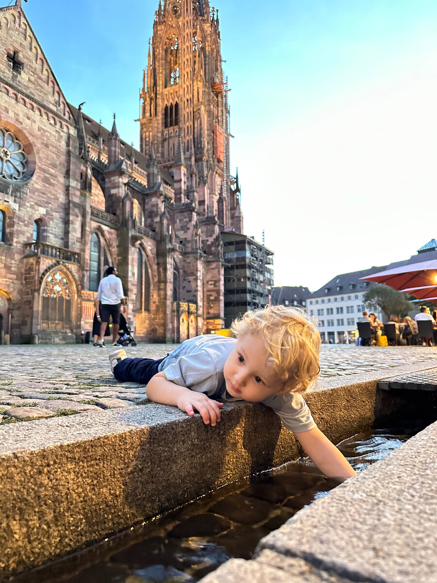 Ниже будет таблица семейных отношений