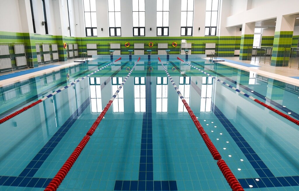 Губернатор и почетные гости посетили в Твери школу, поликлинику и завод, где делают трамваи