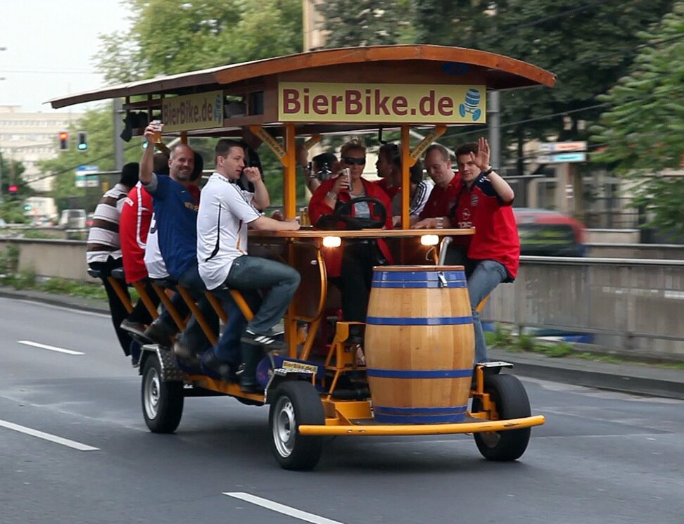 Пивной велосипед в Германии. Фото из интернета
