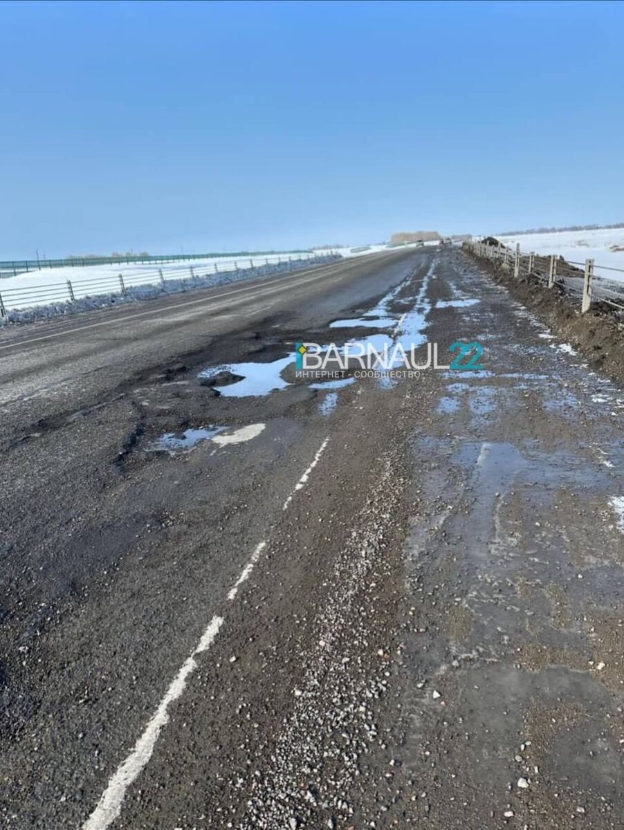 Водители пожаловались на огромные ямы на разбитом участке трассы Бийск –  Барнаул | ТОЛК | Дзен