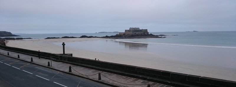 Рано утром на пляже никого нет