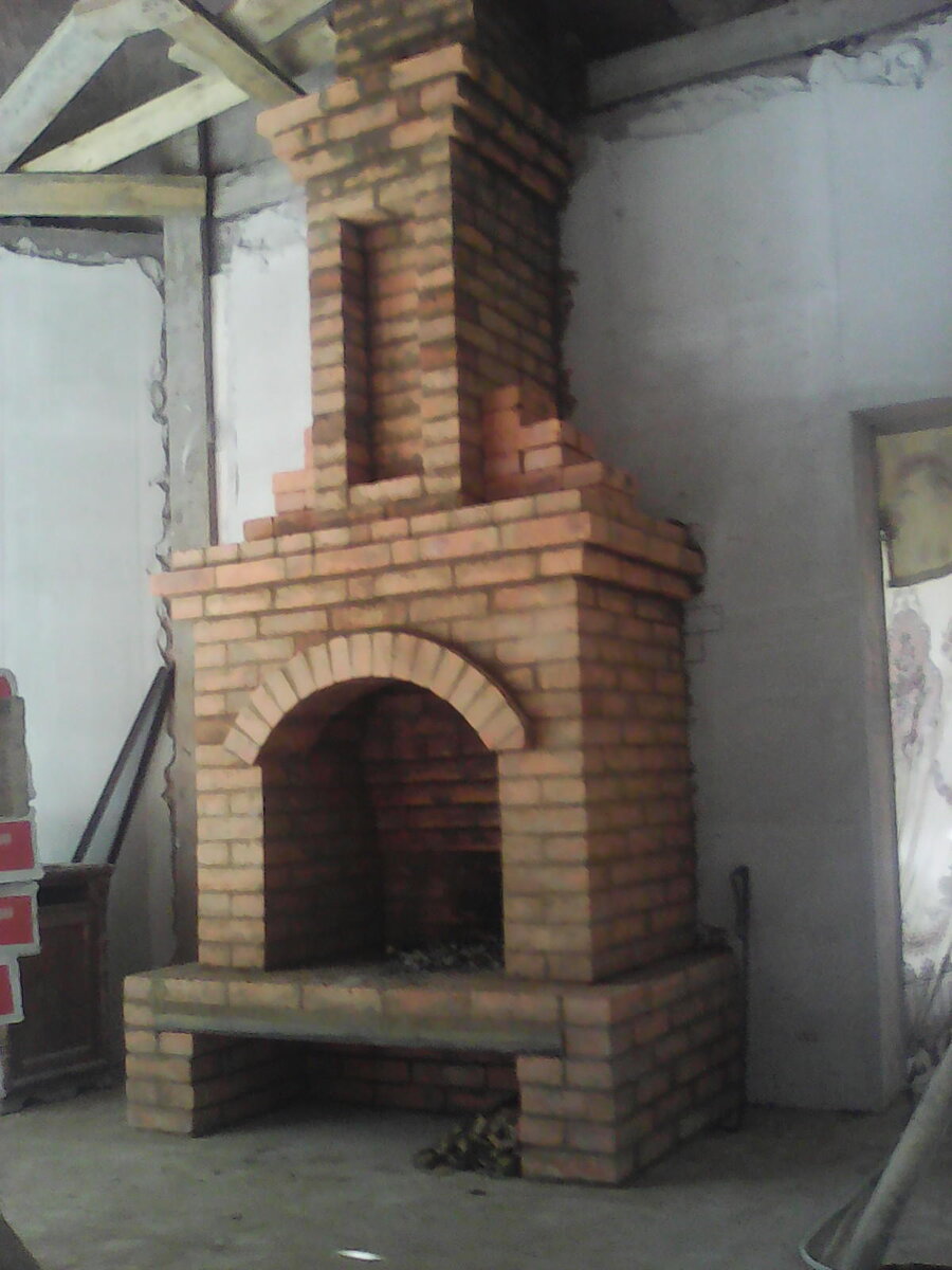 Это недоработанный камин. У него имеется отделка.