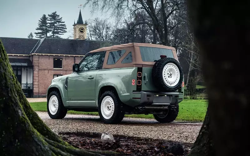    Land Rover Defender Valiance Convertible