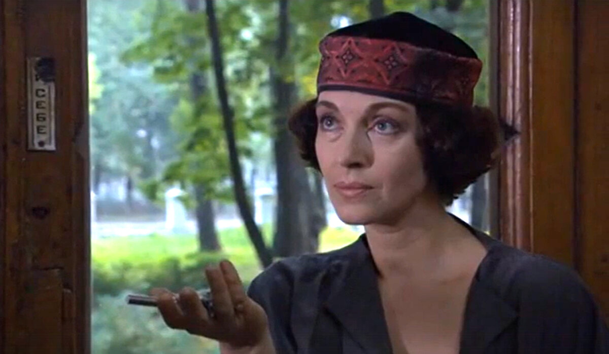 Кадр из кинофильма "Другая женщина, другой мужчина", 2003 г., режиссер Константин Худяков, сценаристы Константин Худяков, Ганна Слуцки, композитор Вячеслав Ганелин (скриншот)