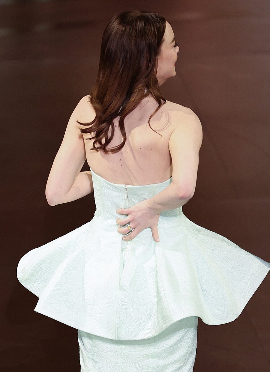    Ну и главный нарядный казус тоже принадлежит Эмме Стоун REUTERS