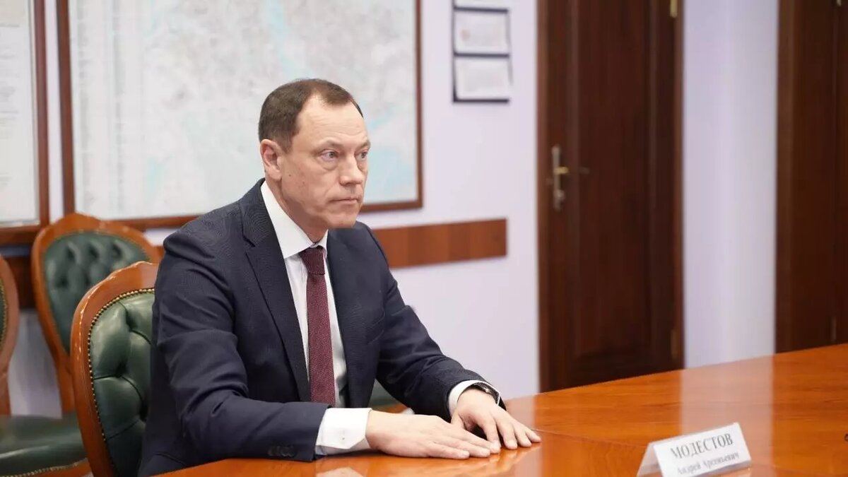     Экс-главврача краевого онкодиспансера и бывшего депутата горсовета Красноярска Андрея Модестова назначили исполняющим обязанности министра здравоохранения Иркутской области.