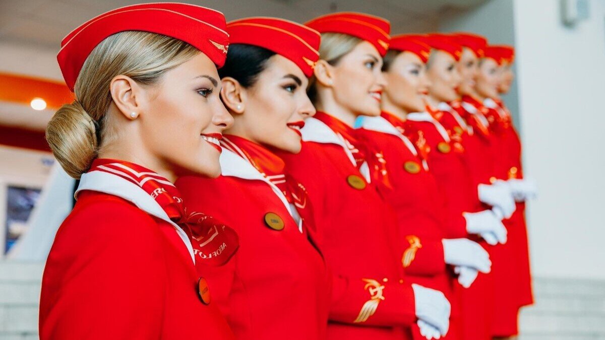 Стюардессы компании "Аэрофлот" Источник https://clck.ru/39Ma7y