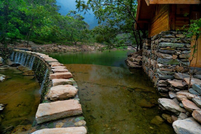 Мужчина упал в тёмную канаву, когда шёл домой. (Pavalache Stelian via Dreamstime)