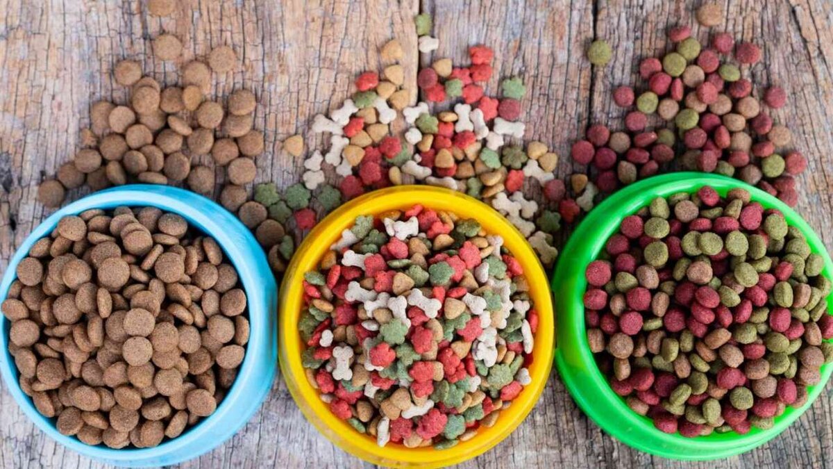    Крупнейшие производители кормов для кошек и собак пообещали снизить цены