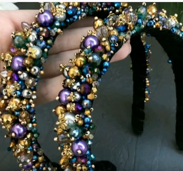    Ободок с бусинами   
Источник: Скриншот из видео