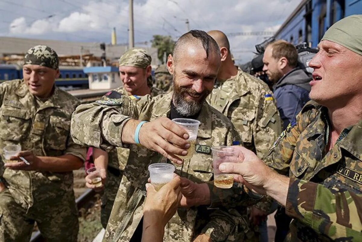 В ВСУ предложили легализовать «гей-партнёрство», чтобы получить от немцев  «Таурусы» | Политнавигатор | Дзен