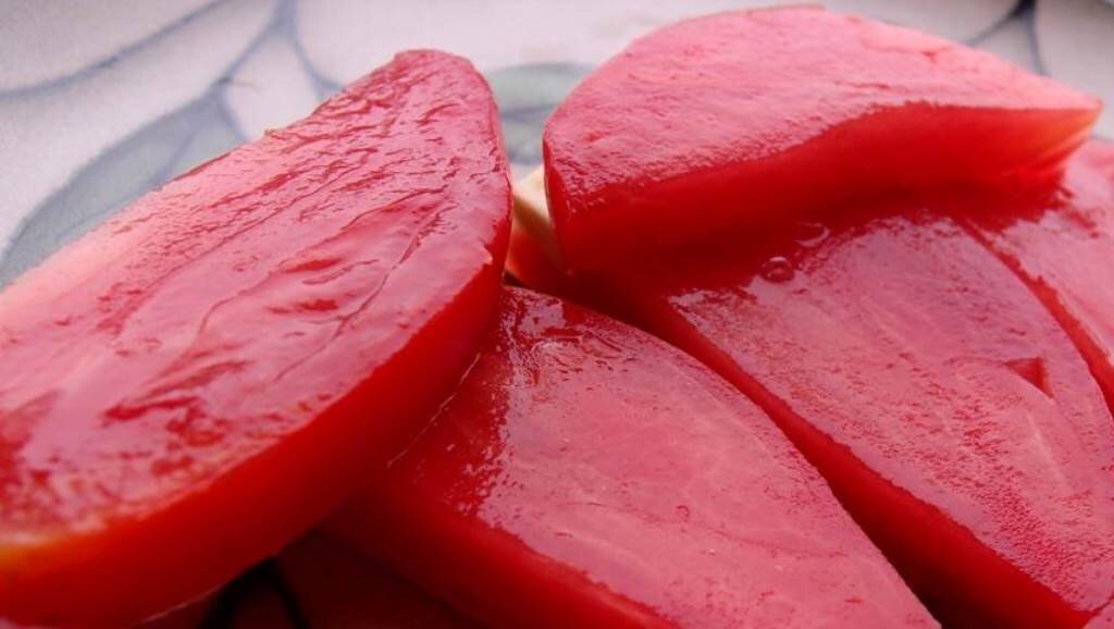 Вот такие люблю первые помидоры