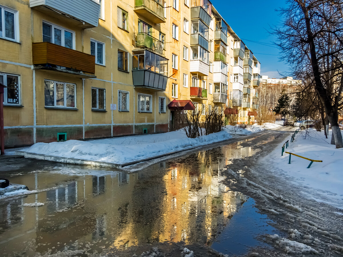 По Бердским улочкам и дворам. Микрорайон 13. Здесь весна приходит всегда  раньше ! | Бердск- мой город. Евгений Мухортов | Дзен