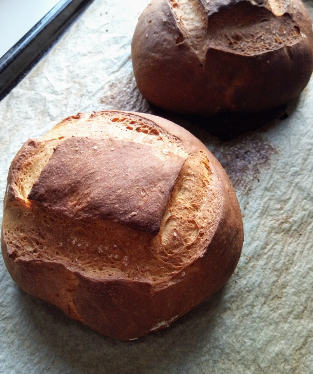 хлеб домашний круглый. хлеб в духовке. рецепт домашнего хлеба испечь. ржаной цельнозерновой хлеб. рецепт домашнего хлеба испечь.