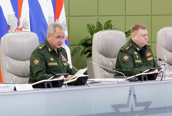    Сергей Шойгу и Алексей Кузьменков (слева направо)