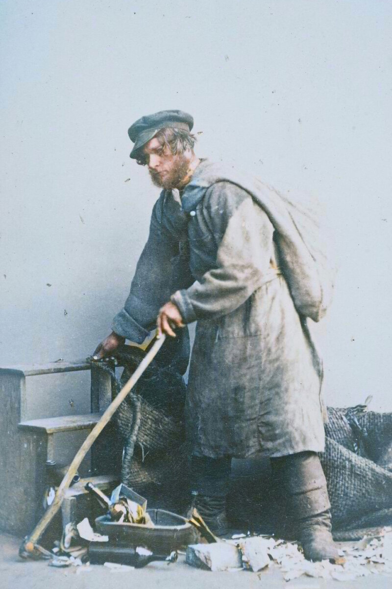 «Дворник за работой», фотография до 1917 года, колоризация автора канала.