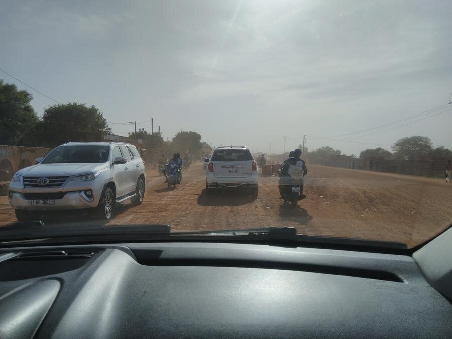 За исключением основных дорог, пути в Буркина Фасо выглядят так