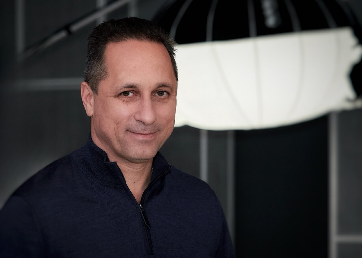 Забавный факт: Антон научился управлять самолётом, чем автомобилем