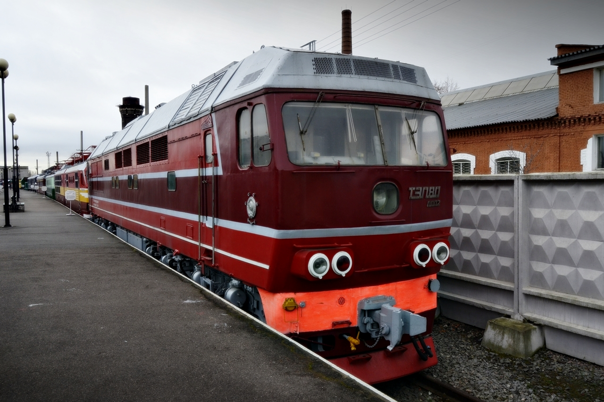 Тепловоз ТЭП80-0002 Источник фото: ru.wikipedia.org
Авторство: MrStepanovka, CC BY 3.0, https://commons.wikimedia.org/w/index.php?curid=54392006