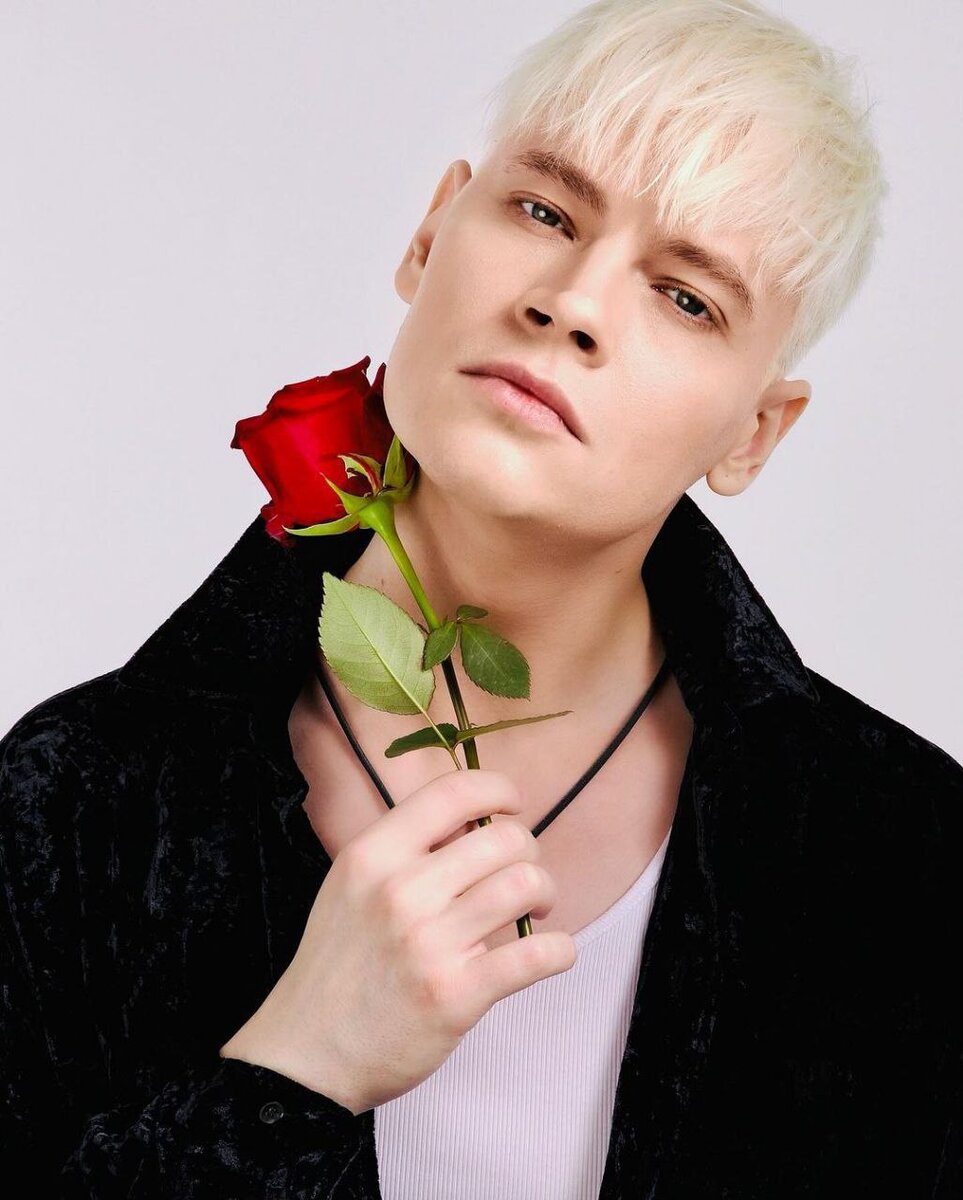 Фотография к фотосессии для афиш программы "ТЫ-МОЯ!". Фотография В.Широкова