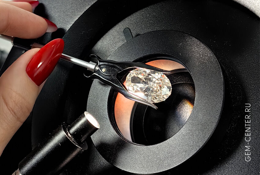CVD алмаз овальной огранки, масса 18 карат 