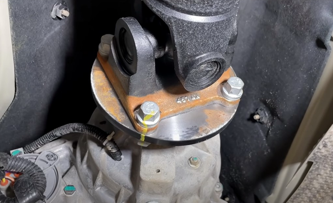 Ржавчина повсюду. Пробег авто на фото – 600 км. Фото: канал «Клубный Сервис», YouTube