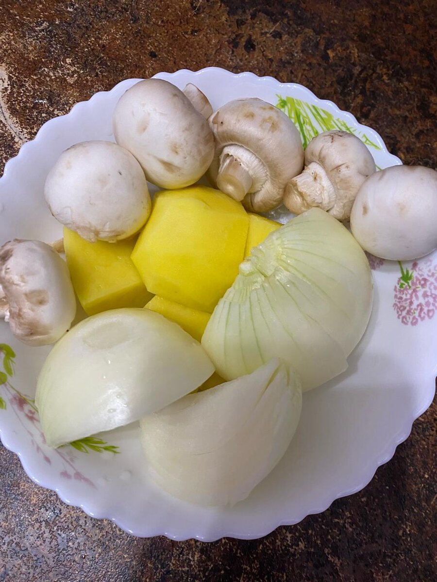 Подготоавливаем овощи.