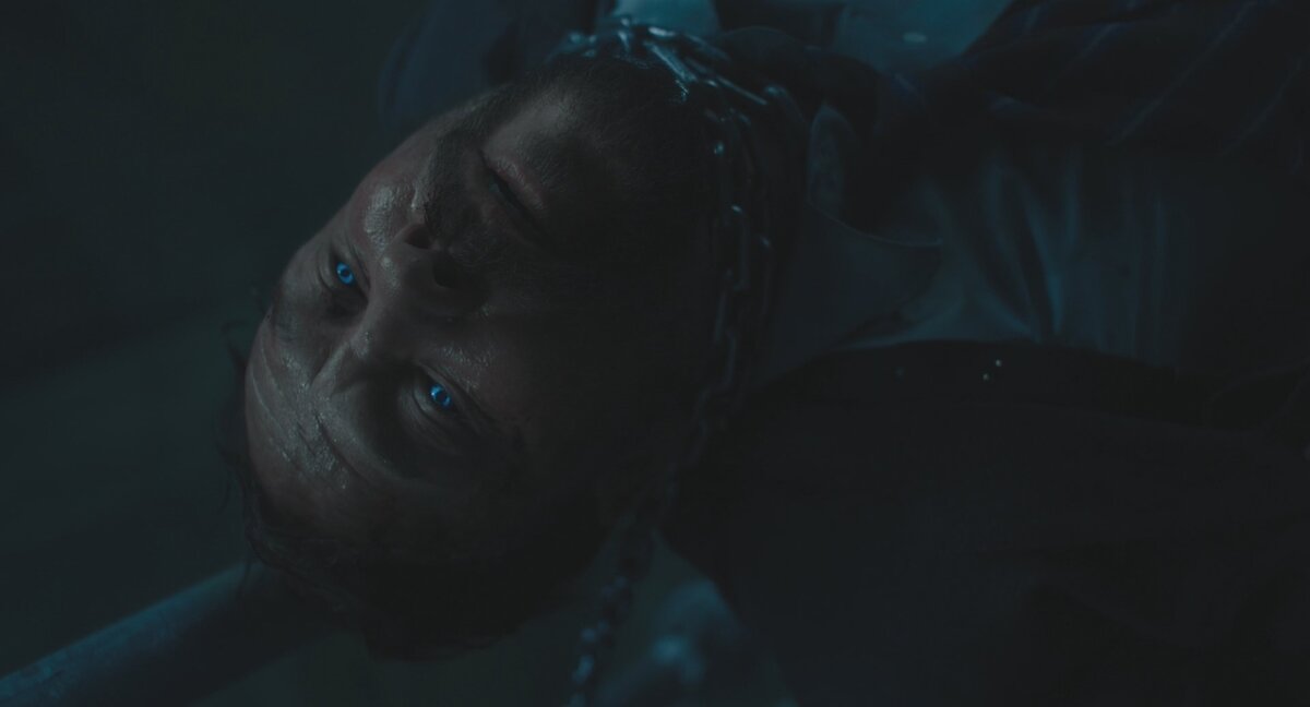 Сценаристы SPUMC не имеют чёткого представления, куда сводить все сюжетные линии, поэтому просто накидывают пасхалки на будущее. Майкл Китон не даст соврать - ему так и не смогли объяснить, что его персонаж делал в «Морбиусе». Каким макаром Маллиган станет Токсином - неясно совершенно. Не факт, что вообще появится в триквеле «Венома»