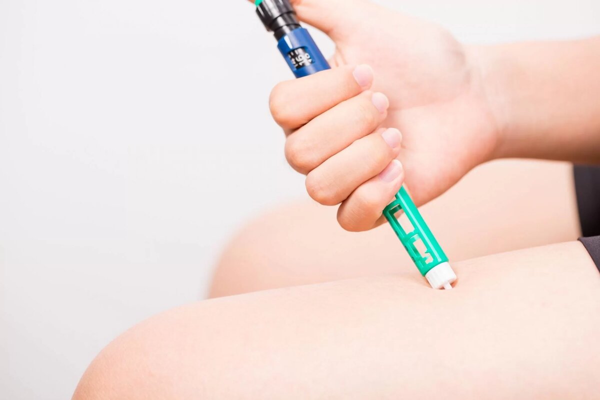 Один из вариантов инъекции гормона роста с помощью шприц-ручки.