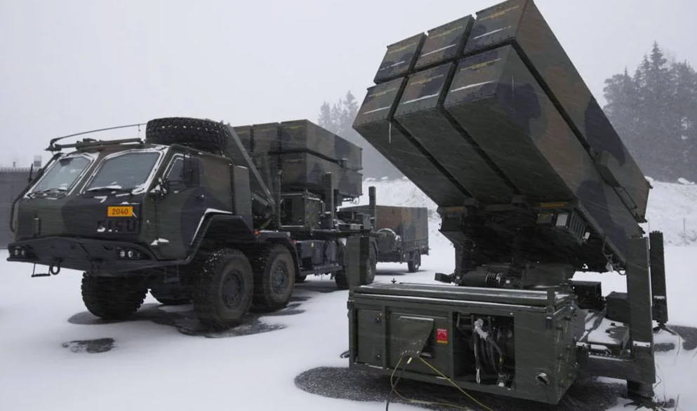 NASAMS опасен прежде всего тем, что включен в натовскую систему обмена данными "Линк-16", начиная ч второй модификации и на его целеуказание работает вся машина электронногой разведки НАТО. Фото производителя  Kongsberg Defence & Aerospace,