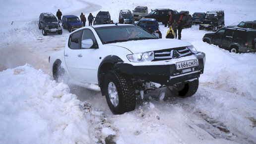 Японские разборки. Mitsubishi L200 против легендарного Toyota Land Cruiser Prado