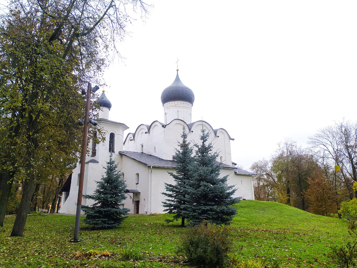 Церковь Василия на Горке в Пскове: 180006 , Россия, Псковская область, Псков, пр-т. Октябрьский, д.5 /фото автора (листайте далее)