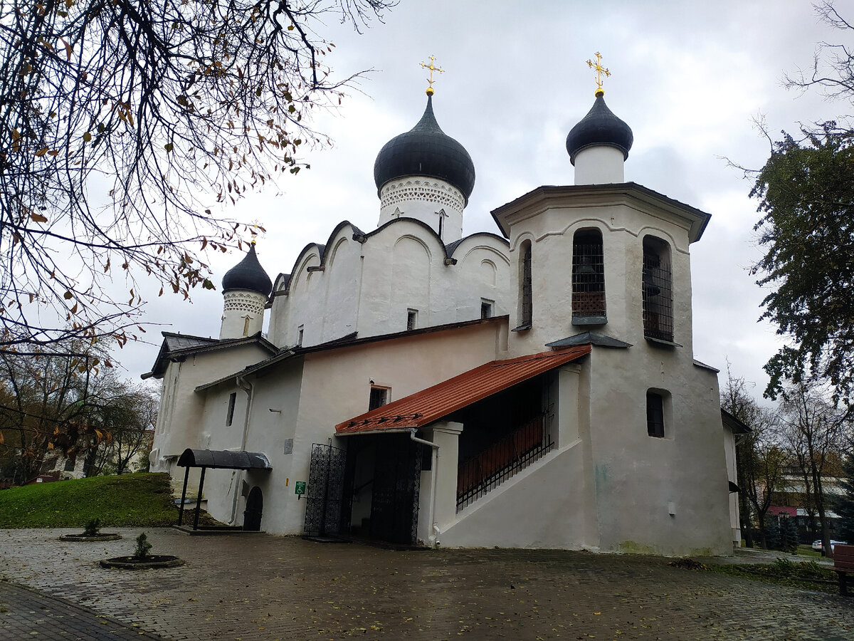 Церковь Василия на Горке в Пскове: 180006 , Россия, Псковская область, Псков, пр-т. Октябрьский, д.5 /фото автора (листайте далее)