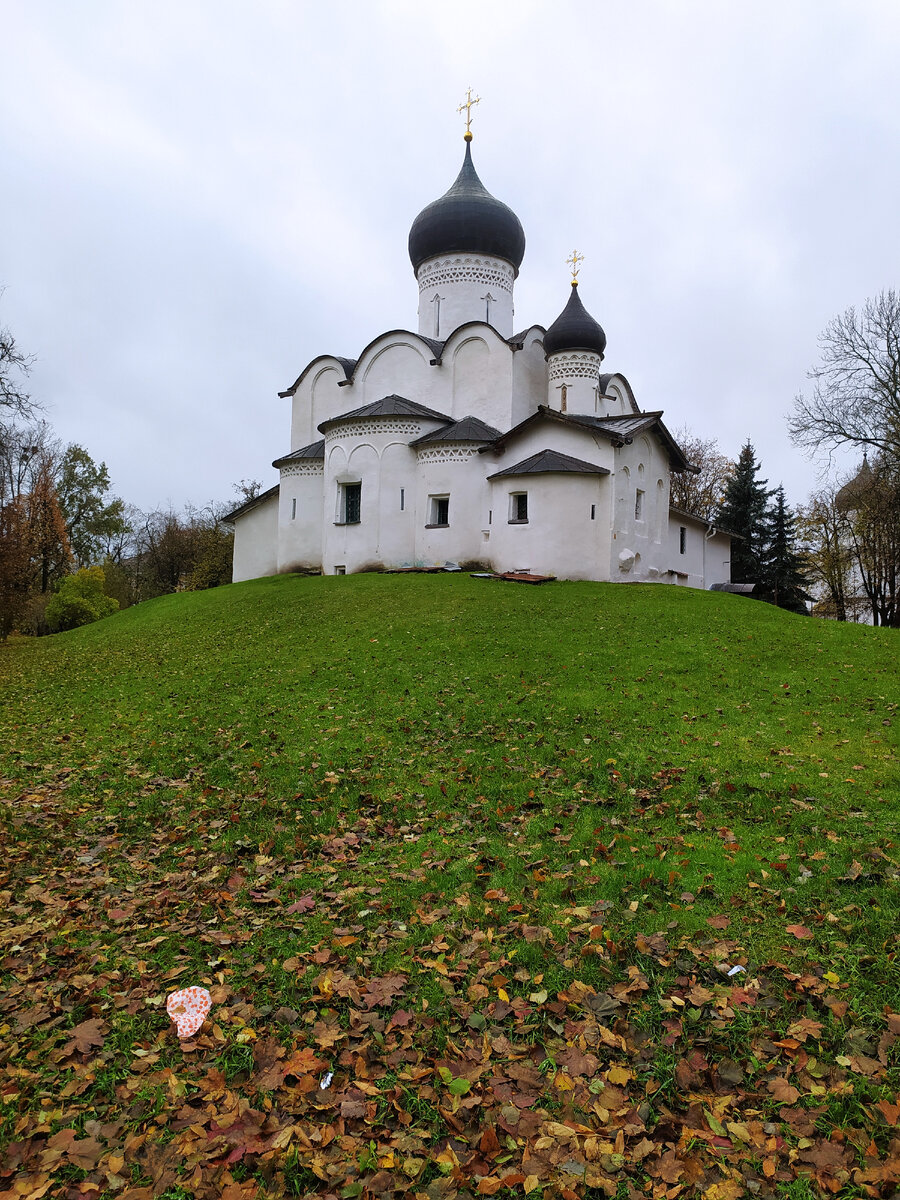 Церковь Василия на Горке в Пскове: 180006 , Россия, Псковская область, Псков, пр-т. Октябрьский, д.5 /фото автора