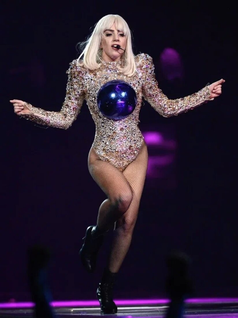 В воскресенье Малвани поделилась фотографией себя и Гаги с простой подписью: “С международным женским днем”