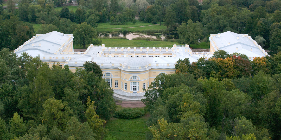 Александровский дворец в Пушкине (Царское Село). Уютный, домашний, непохожий на другие.