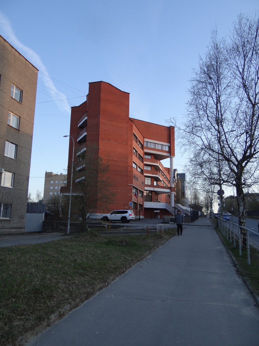 Интересное современное здание в центре Петрозаводска