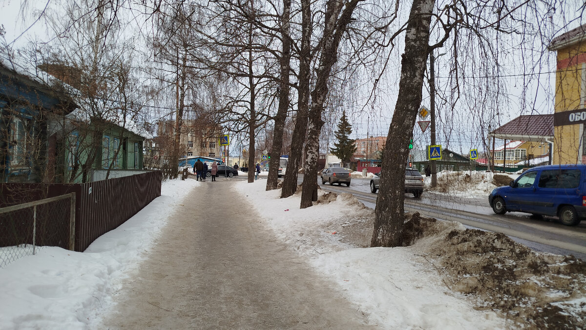 По-моему, никаких отличий от грустной весны глазами ИИ. Даже чуточку грустнее.