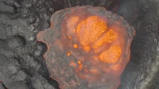 пропавшая вышла из жерла вулкана. жерло вулкана камчатка. извержение вулкана ключевская сопка. пропавшая вышла из жерла вулкана. лава в жерле вулкана.