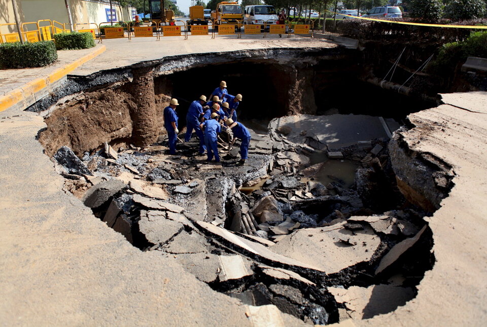 Карстовые провалы возникают внезапно, и предугадать, где он будет почти невозможно