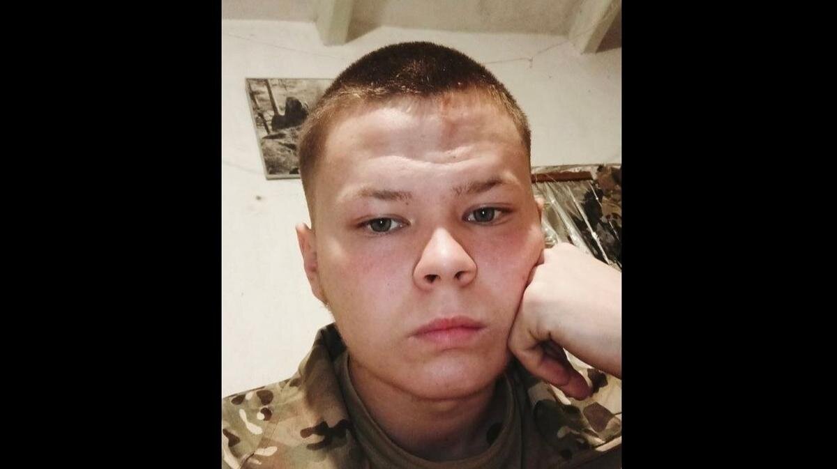 Кимбо слайс ufc. Кевин ренделман. Том хэнкс братья по оружию. Умирающий боец. Умирающий боец.