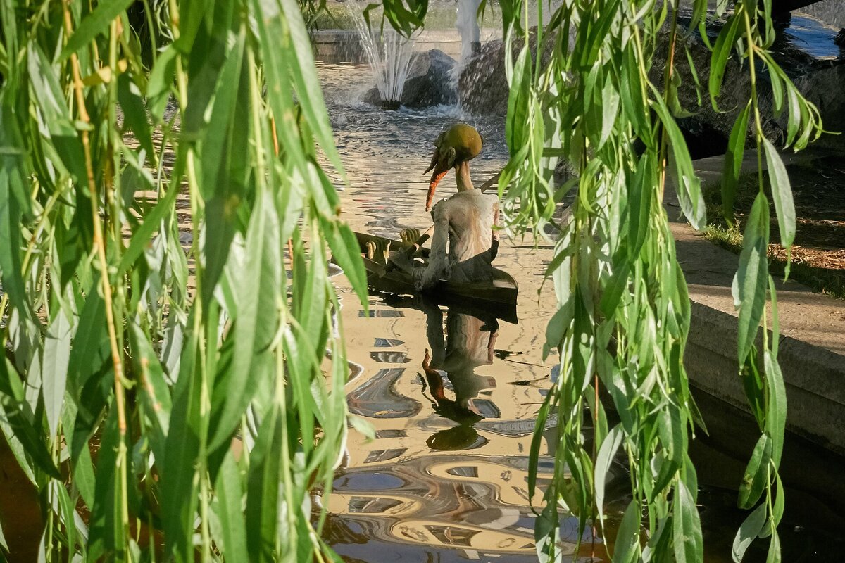 Скульптура Жевжика, созданная белорусским скульптором Антоном Шипица на основе иллюстрации Валерия Петровича Славука