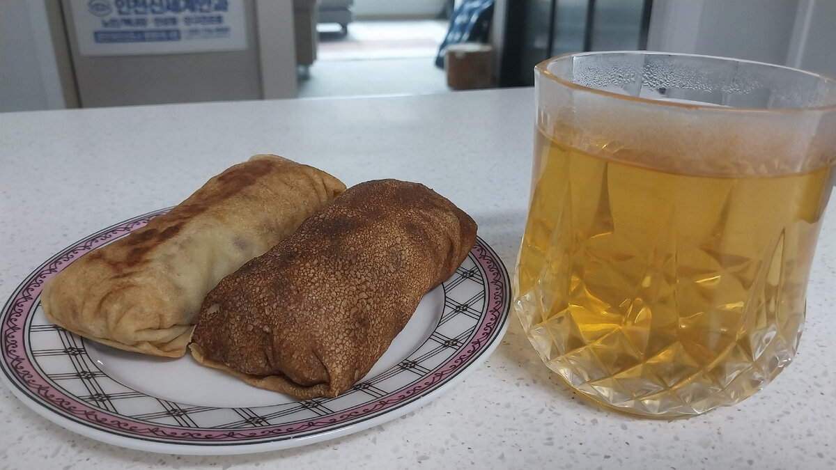 Печём блины на Масленицу .