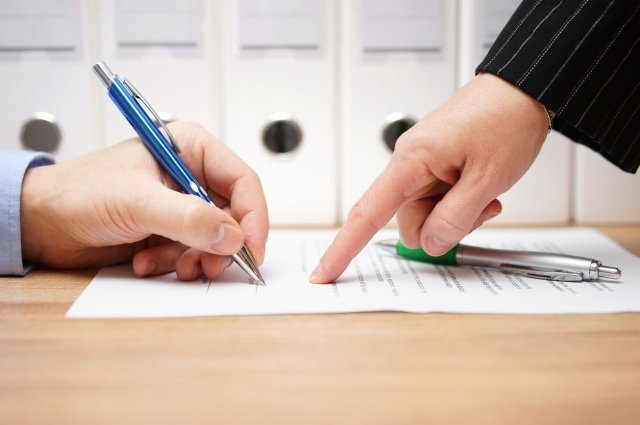    Может ли работодатель расторгать трудовой договор с одиноким родителем?