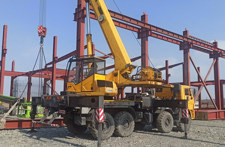 Корпорация развития Приморского края. На площадке строится производственно-складской комплекс, который разместится на площади более 10 тысяч квадратных метров