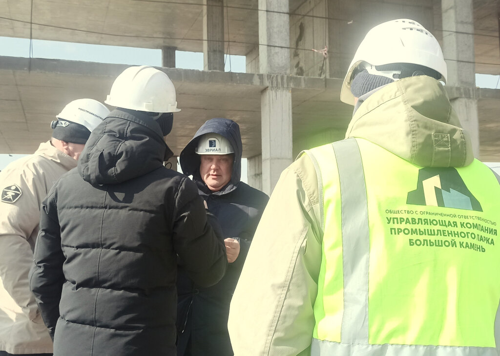  Фото: Корпорация развития Приморского края. Ход строительства промпарка ценил министр промышленности и торговли Приморского края Сергей Калитин.